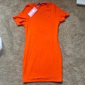 Waydamin merch t shift dress in orange side medium never been warn with tags